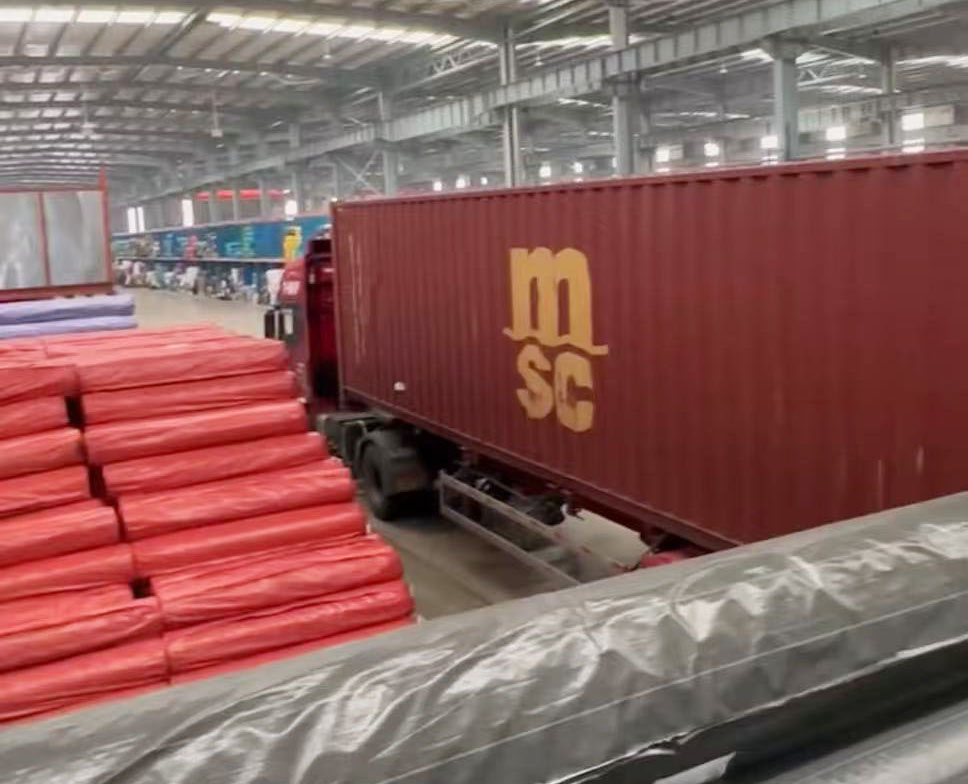 Is the lawn shipped by Sea ?